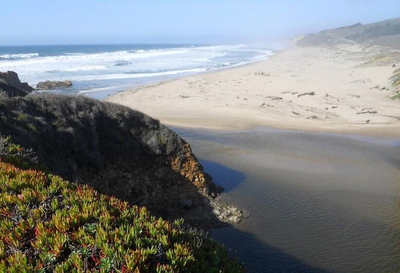 בית מלון כפרי Pescadero Creek Inn