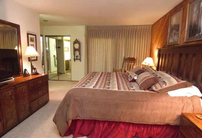 בית מלון כפרי Snowcreek Resort Vacation Rentals