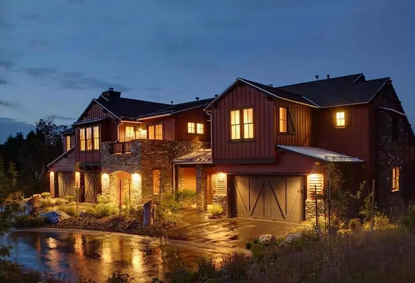 בית מלון כפרי Snowcreek Resort Vacation Rentals