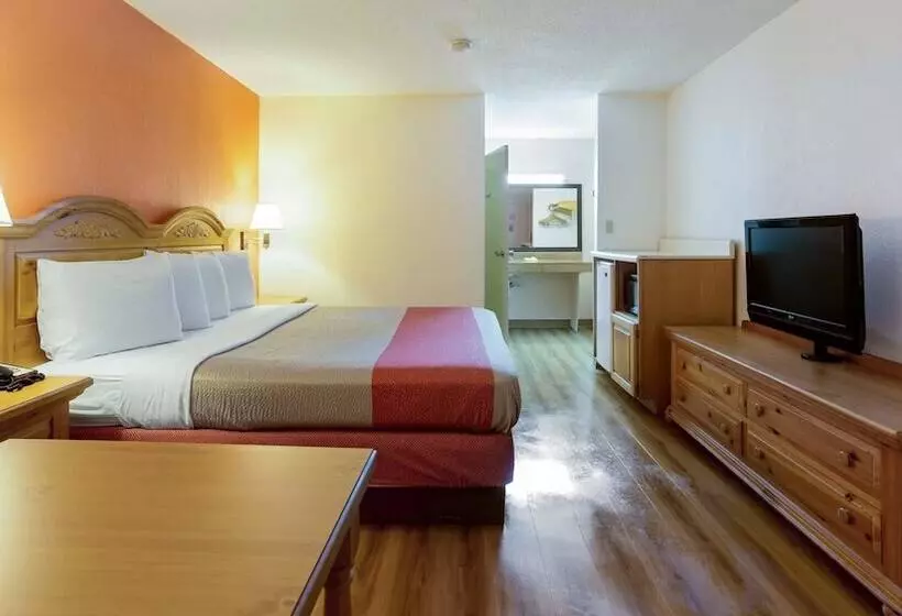 Motel 6 Clarksville, Tn