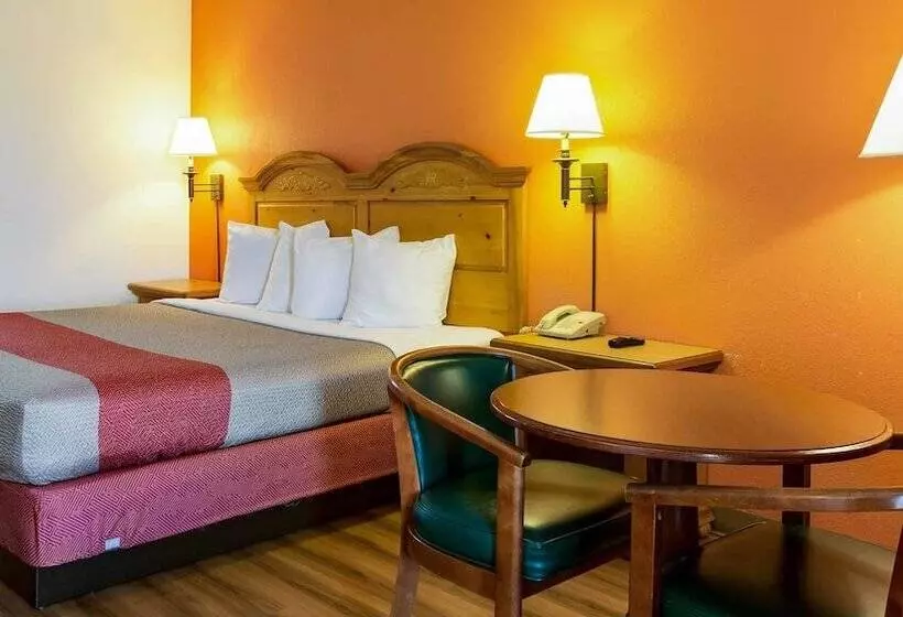 Motel 6 Clarksville, Tn