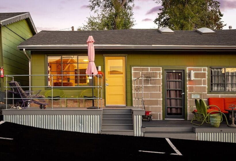 מוטל The Motor Lodge