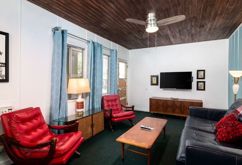 מוטל The Motor Lodge