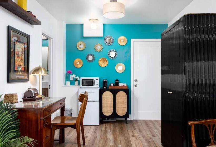 מוטל The Motor Lodge