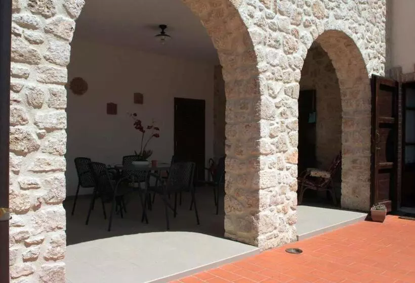 ホテル Agriturismo La Vecchia Quercia