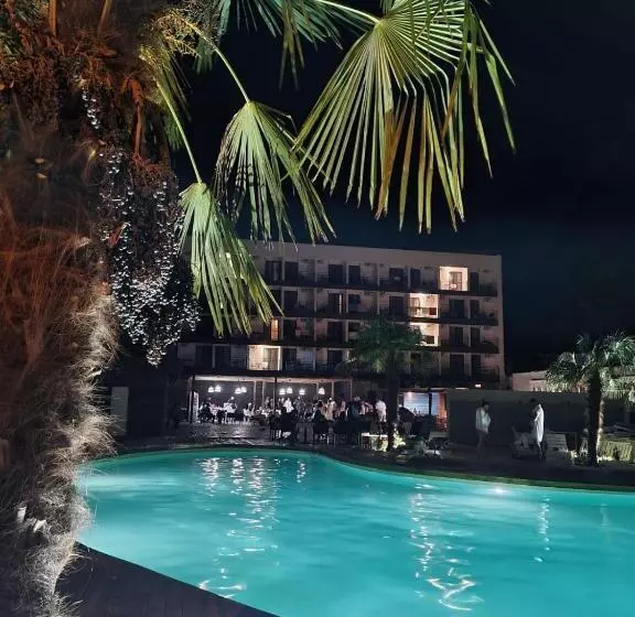 Hotel Mojo Resort
