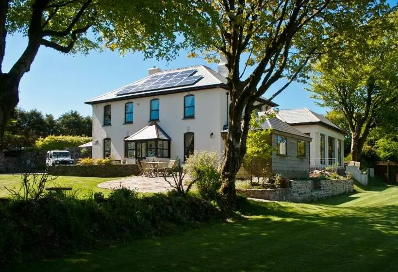 ペンション Pendragon Country House
