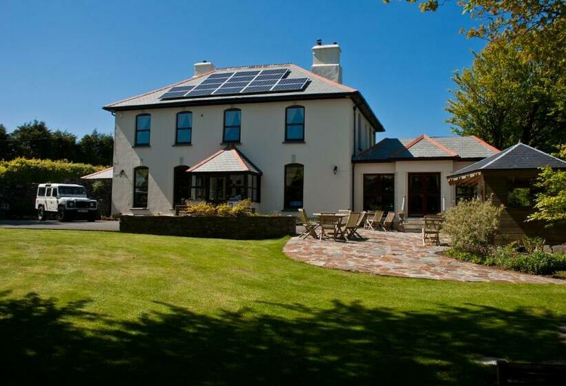 بنسيون Pendragon Country House