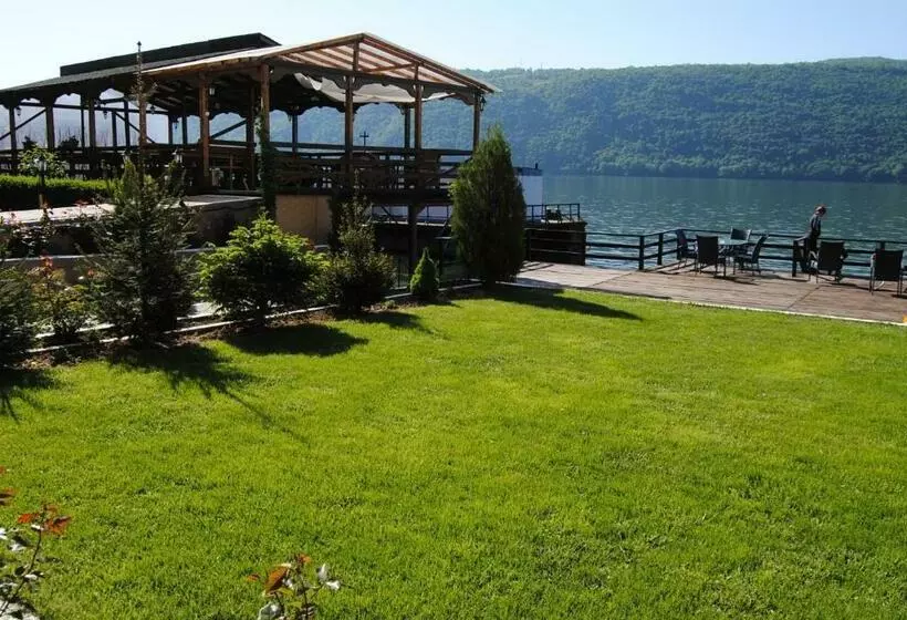 Pension La Ponton