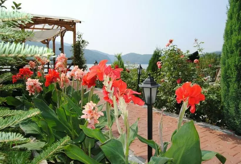 Pension La Ponton