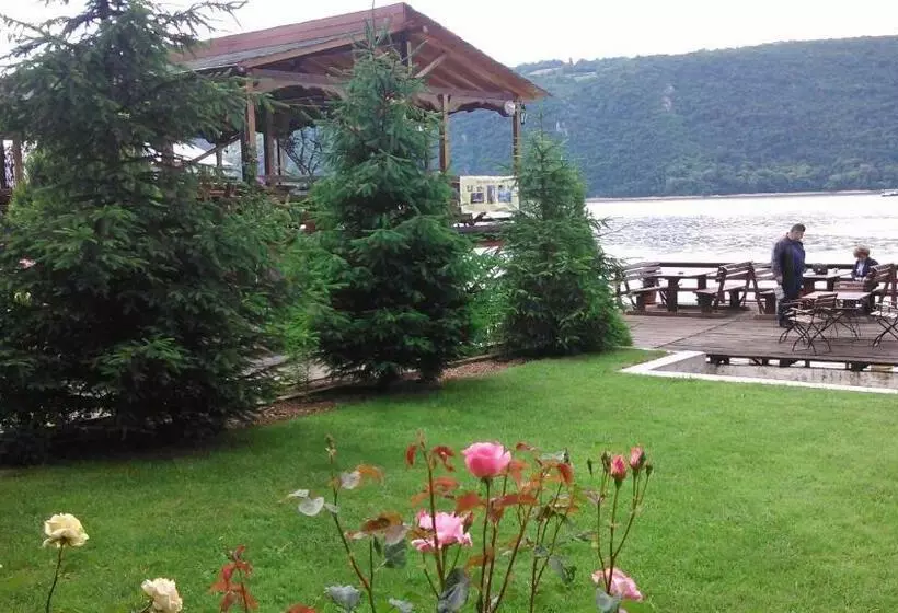 Pension La Ponton