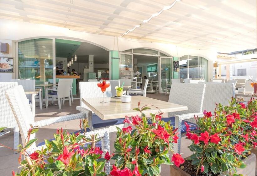 هتل Apartamentos Andreas