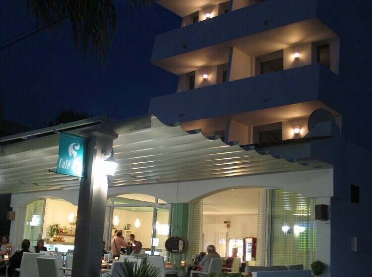 هتل Apartamentos Andreas