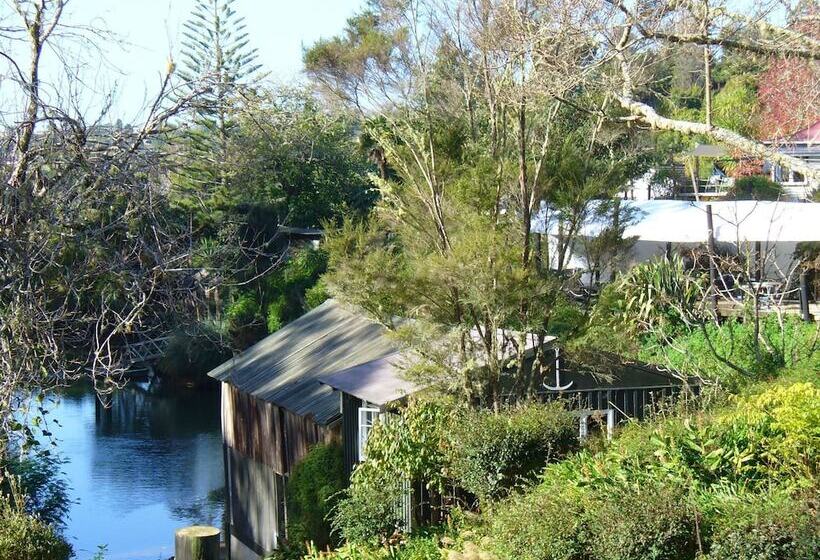 בית מלון כפרי Pagoda Lodge