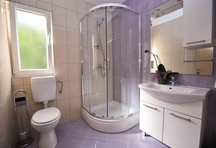 Lastura Aparthotel & Mobile Homes