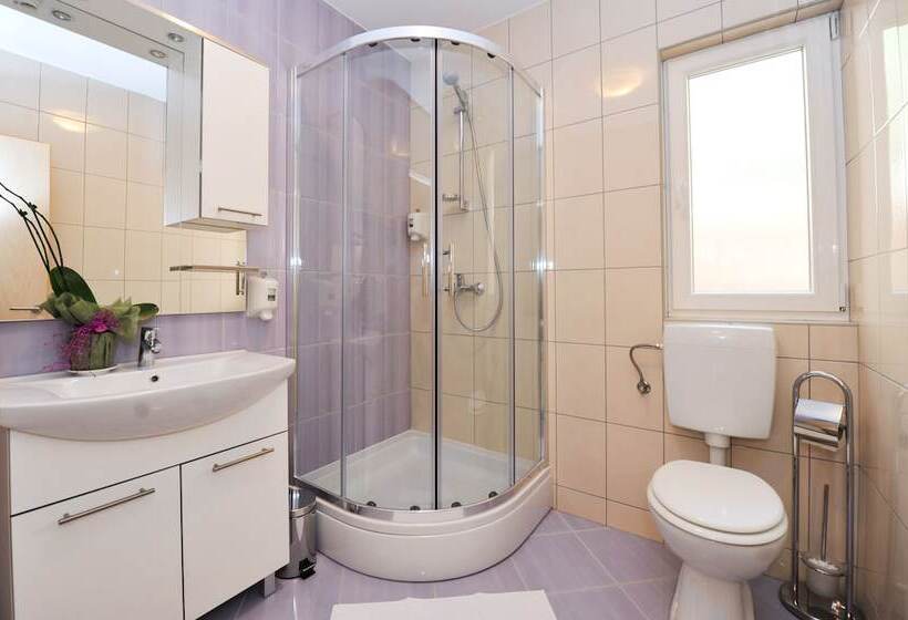 Lastura Aparthotel & Mobile Homes