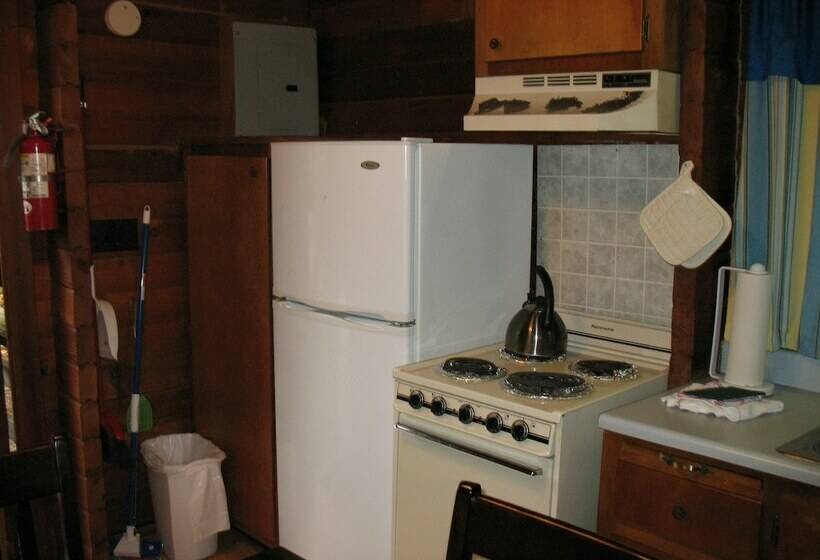 בית מלון כפרי Forest Lake Rv & Camping Resort