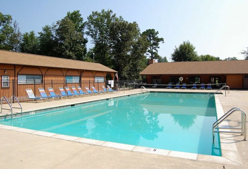 בית מלון כפרי Forest Lake Rv & Camping Resort