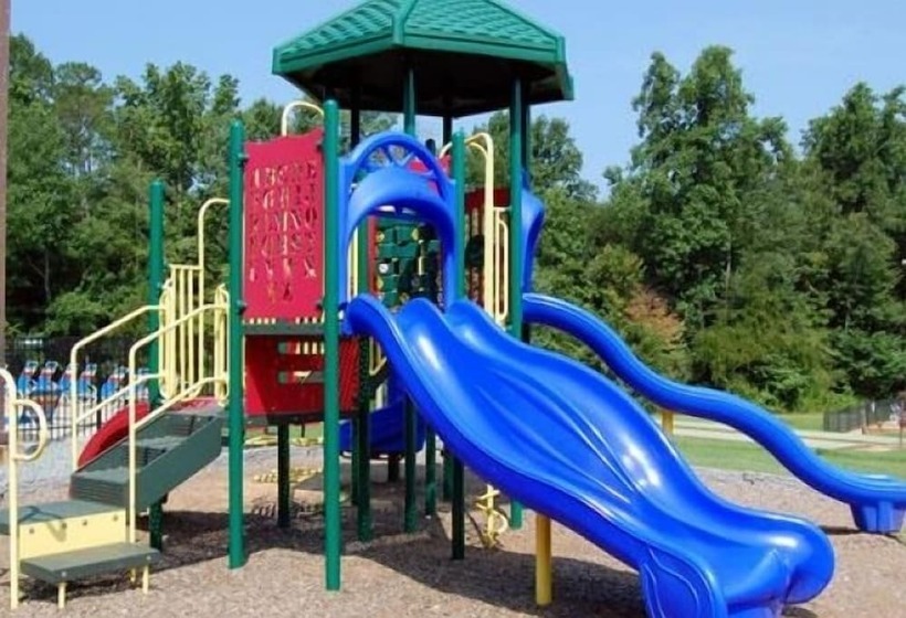 בית מלון כפרי Forest Lake Rv & Camping Resort