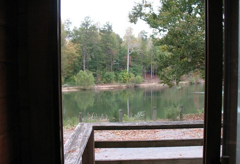 בית מלון כפרי Forest Lake Rv & Camping Resort