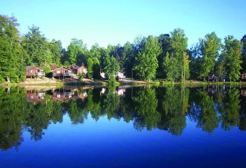 בית מלון כפרי Forest Lake Rv & Camping Resort