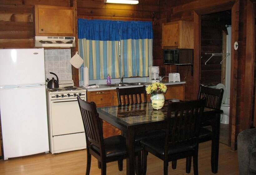 בית מלון כפרי Forest Lake Rv & Camping Resort