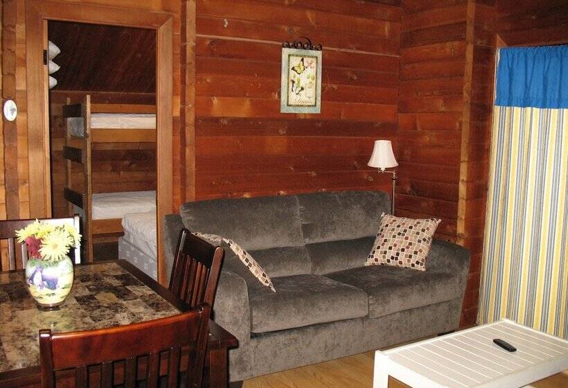 בית מלון כפרי Forest Lake Rv & Camping Resort