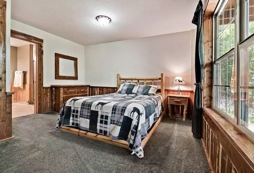 Lake Forest Luxury Log Cabins