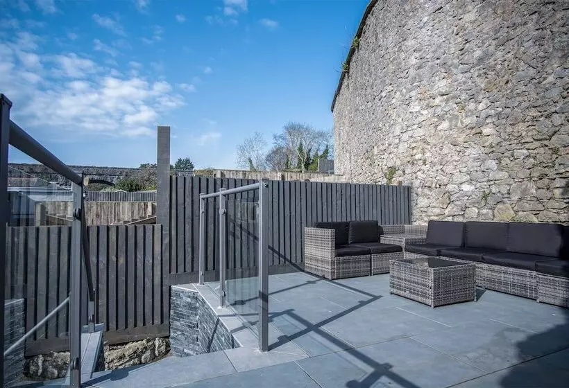 Hawtree Cottage 2 Bed Cottage Tenby