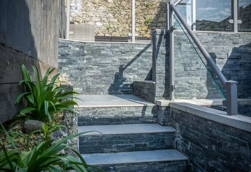 Hawtree Cottage 2 Bed Cottage Tenby
