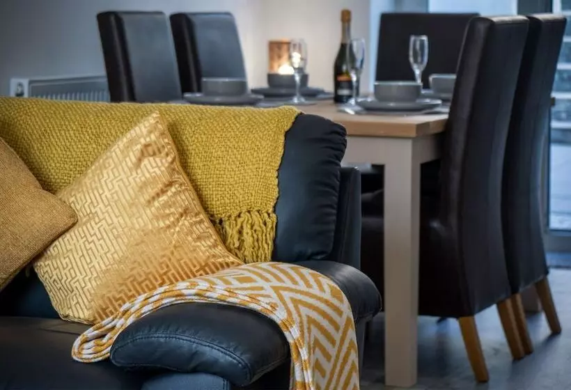 Hawtree Cottage 2 Bed Cottage Tenby