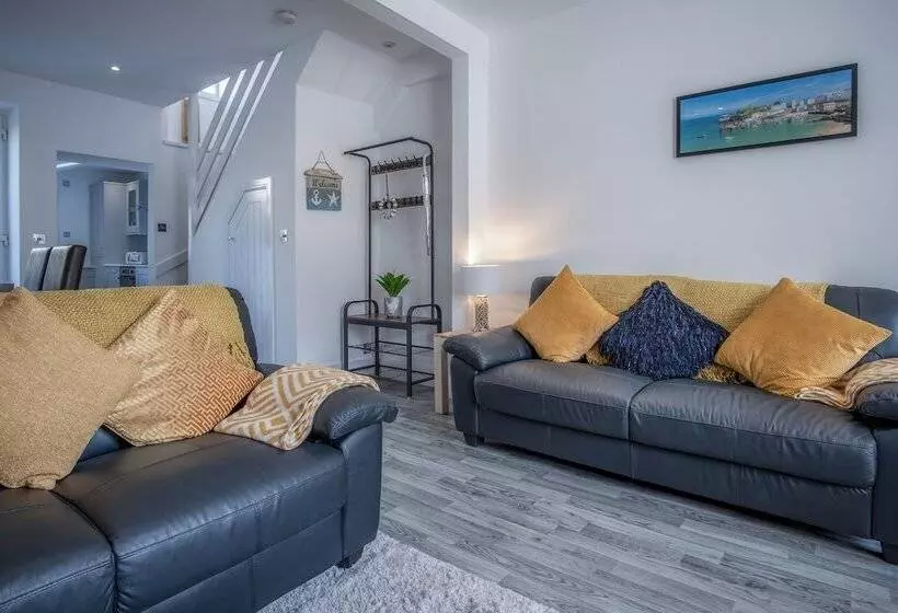 Hawtree Cottage 2 Bed Cottage Tenby