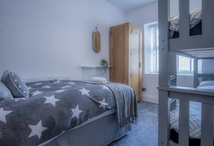 Hawtree Cottage 2 Bed Cottage Tenby