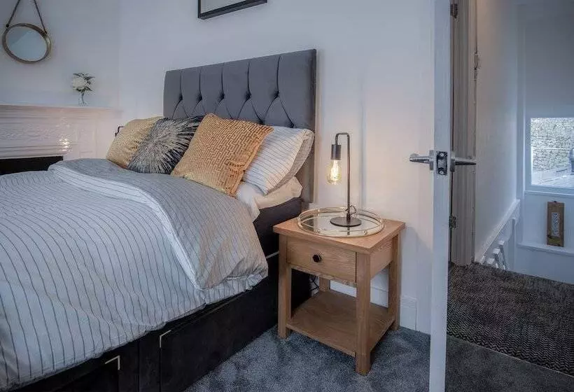 Hawtree Cottage 2 Bed Cottage Tenby