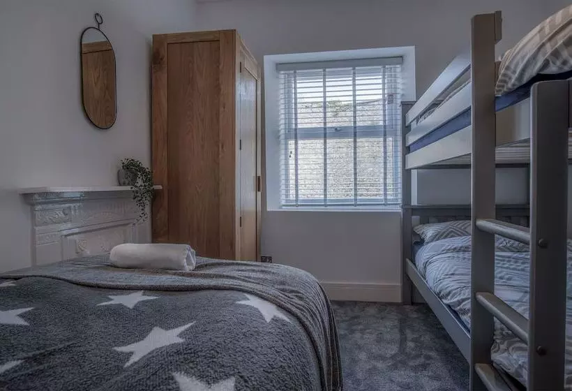 Hawtree Cottage 2 Bed Cottage Tenby