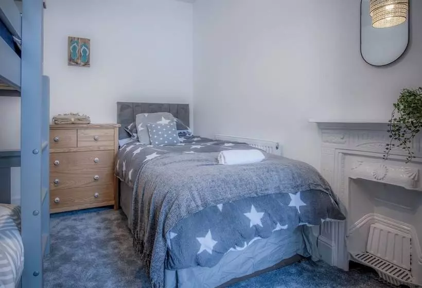 Hawtree Cottage 2 Bed Cottage Tenby