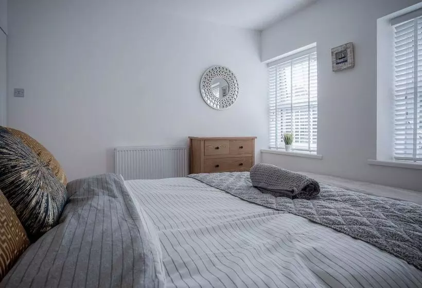 Hawtree Cottage 2 Bed Cottage Tenby