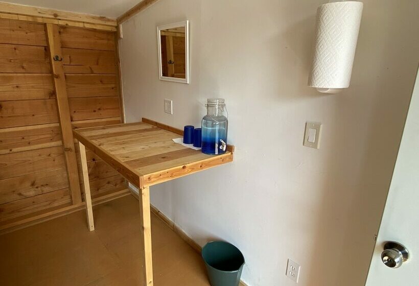 Flippin Crazy Fishing & Lodging