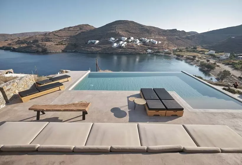 ホテル Amal Kythnos Suites