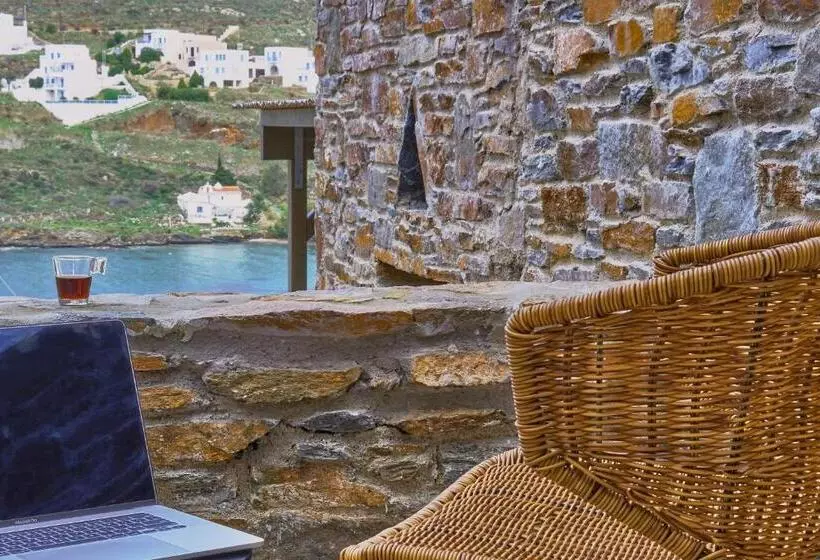 ホテル Amal Kythnos Suites