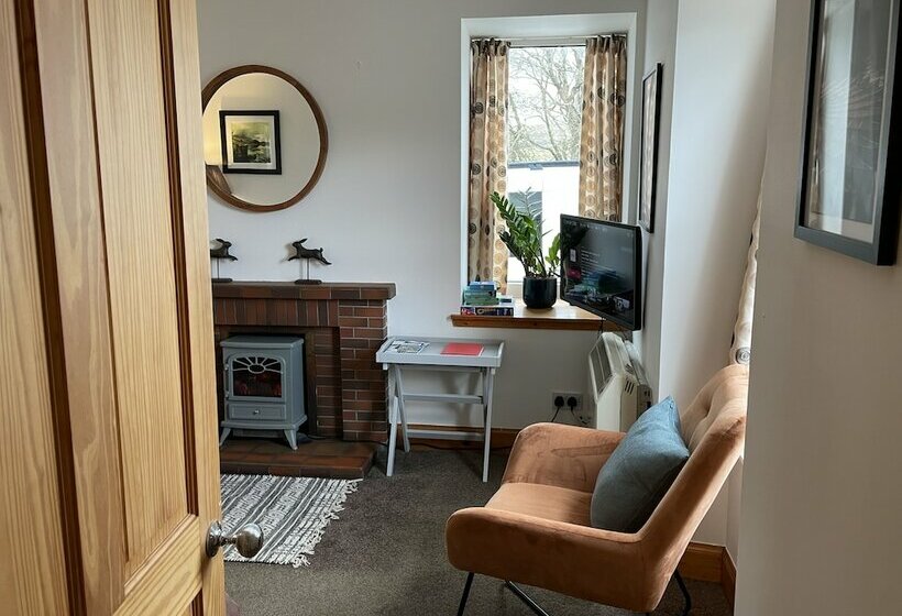 1 Keepers Cottage, Skeabost Bridge, Isle Of Skye