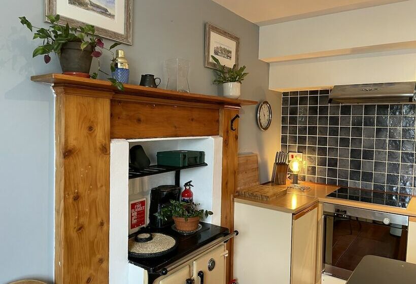 1 Keepers Cottage, Skeabost Bridge, Isle Of Skye