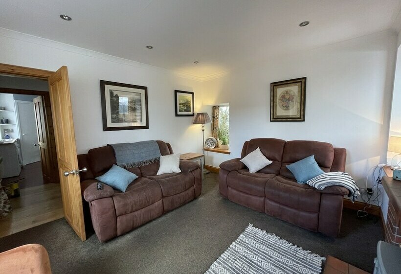 1 Keepers Cottage, Skeabost Bridge, Isle Of Skye