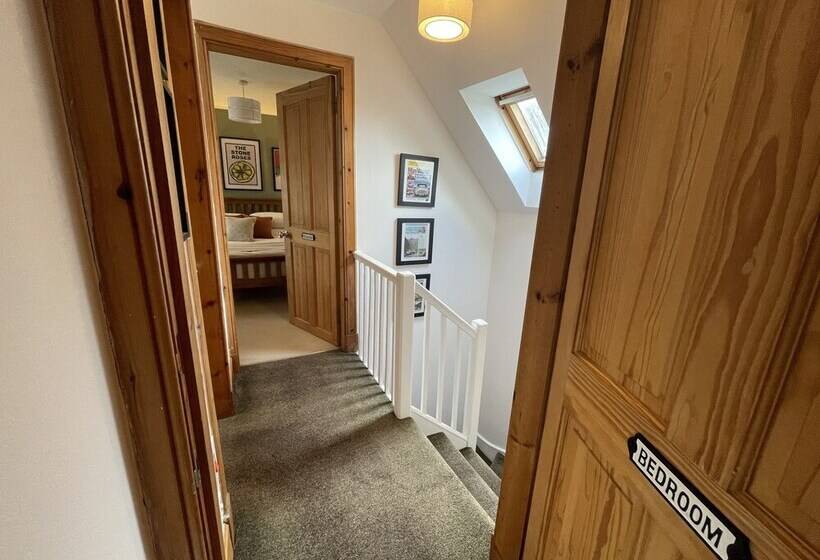 1 Keepers Cottage, Skeabost Bridge, Isle Of Skye