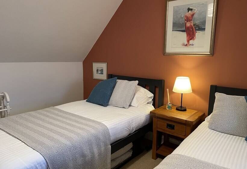 1 Keepers Cottage, Skeabost Bridge, Isle Of Skye