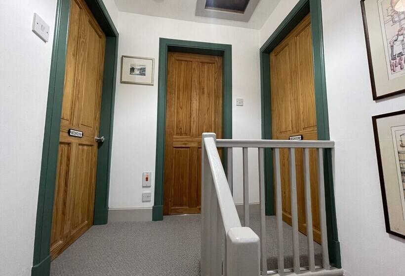 1 Keepers Cottage, Skeabost Bridge, Isle Of Skye