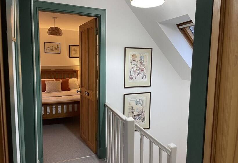 1 Keepers Cottage, Skeabost Bridge, Isle Of Skye