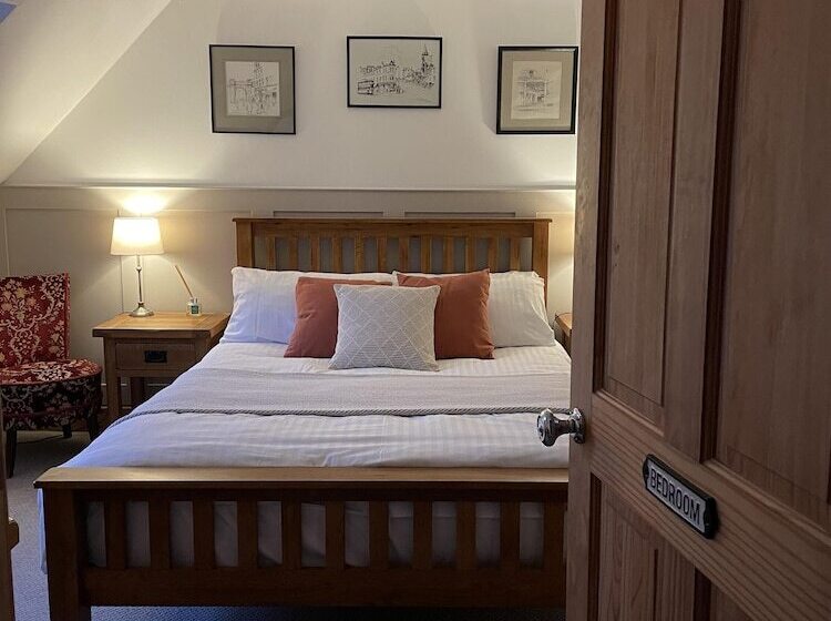 1 Keepers Cottage, Skeabost Bridge, Isle Of Skye