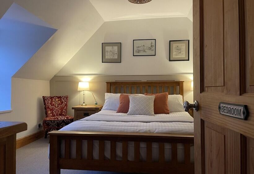 1 Keepers Cottage, Skeabost Bridge, Isle Of Skye