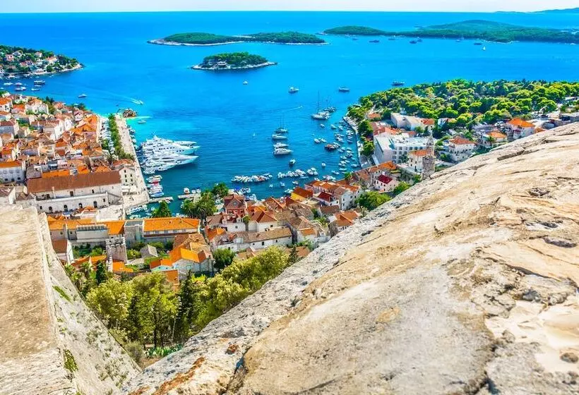 هتل Beach Bay Hvar